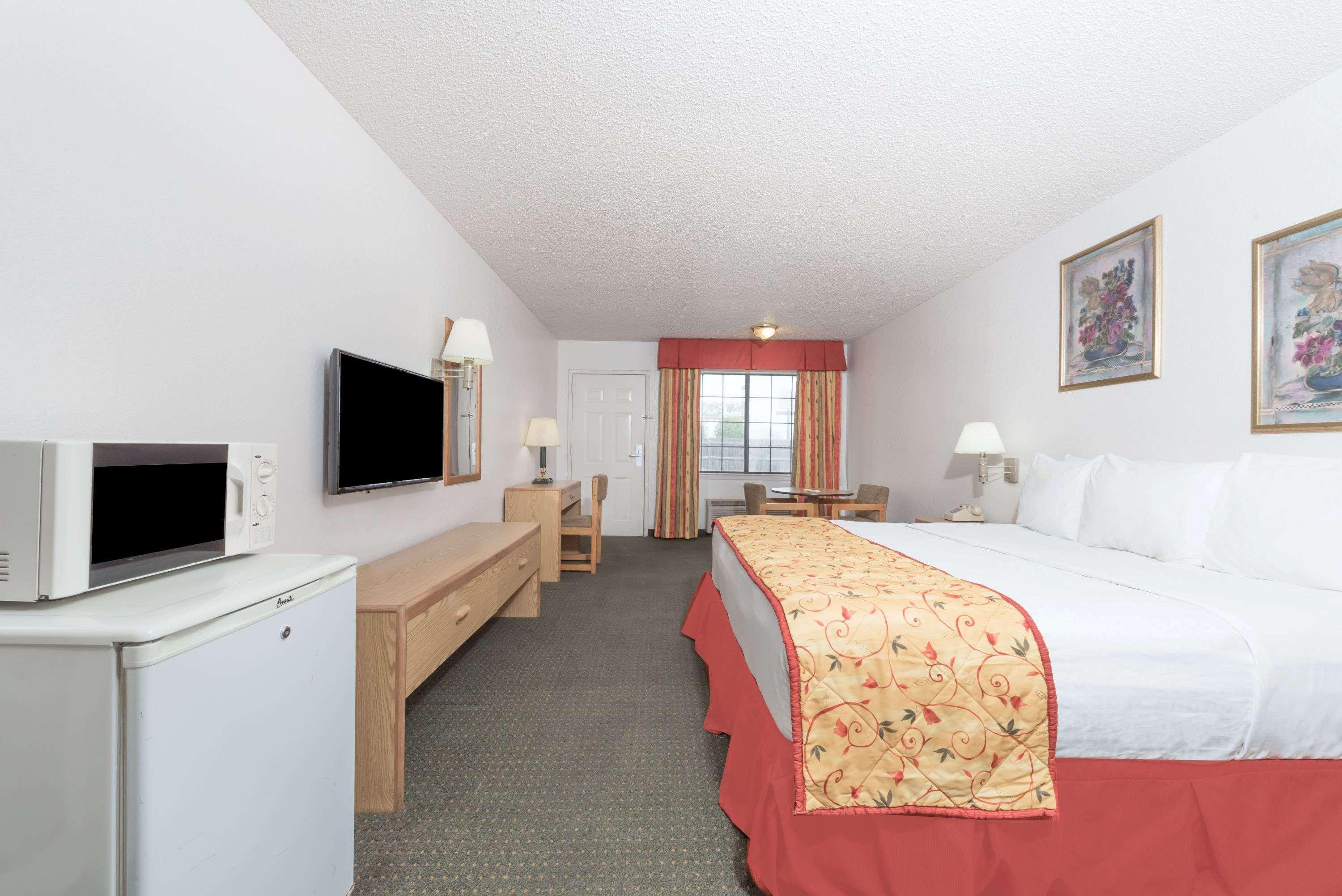 Days Inn By Wyndham Waco Near Downtown University Dış mekan fotoğraf